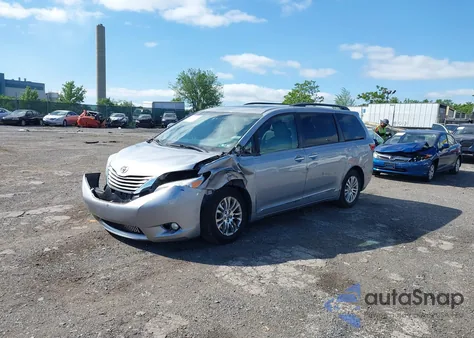 2017 Toyota Sienna Xle 8 Passenger z USA, uszkodzony, nr VIN 5TDYZ3DC9HS819788